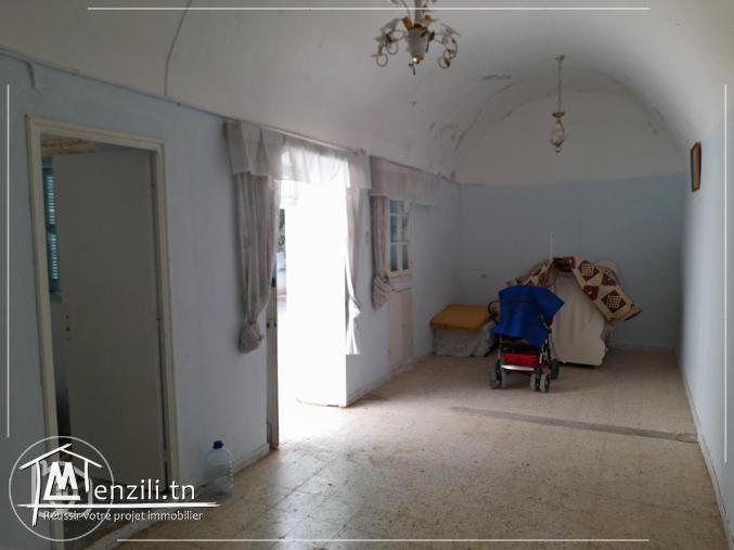 للبيع بقليبية دار عربي كبيرة تفتح على 2 طرقات