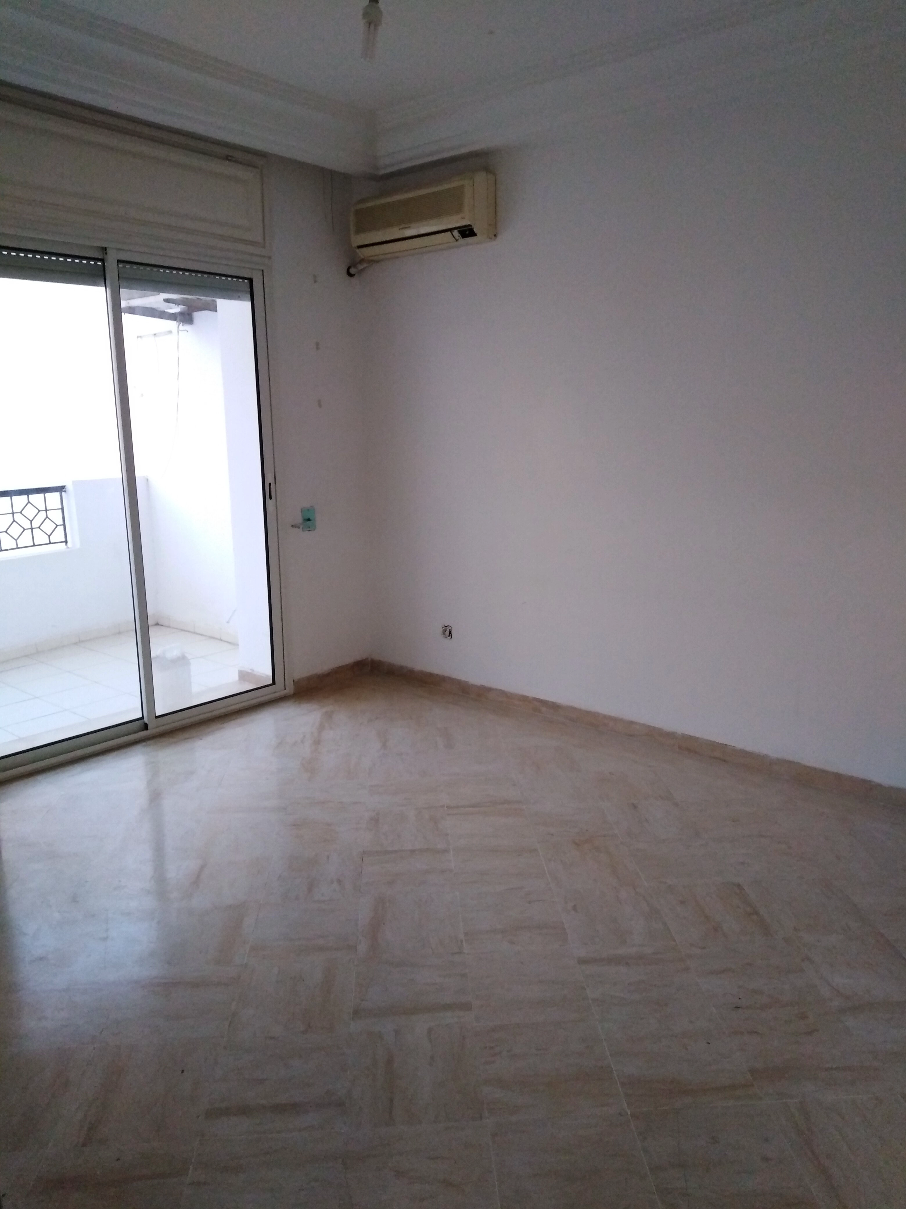 A vendre S+1 cité wahat