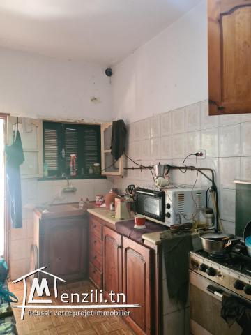 Deux maisons a vendre (une maison style américain semi fini)