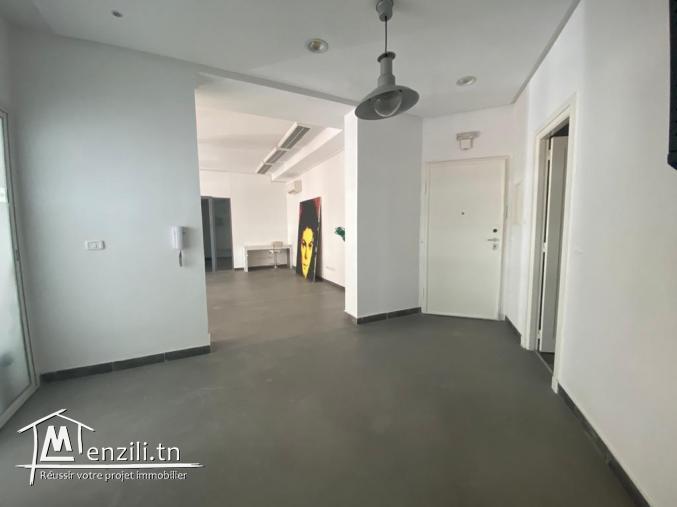 A louer un beau bureau de 146m² au lac2