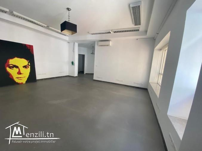 A louer un beau bureau de 146m² au lac2