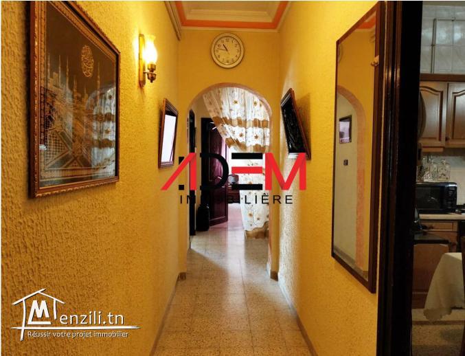 Maison bâtie sur un terrain de 391 m²