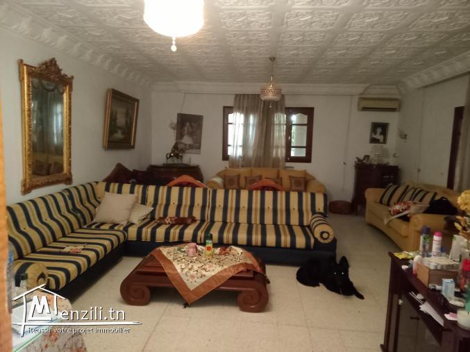 à vendre deux étages de villas à la Marsa