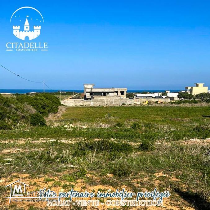 أرض مطلة على البحر و جبل الهوارية في كركوان