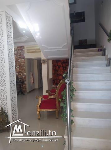 Immeuble de 6 appartements et un duplex à vendre au Bardo