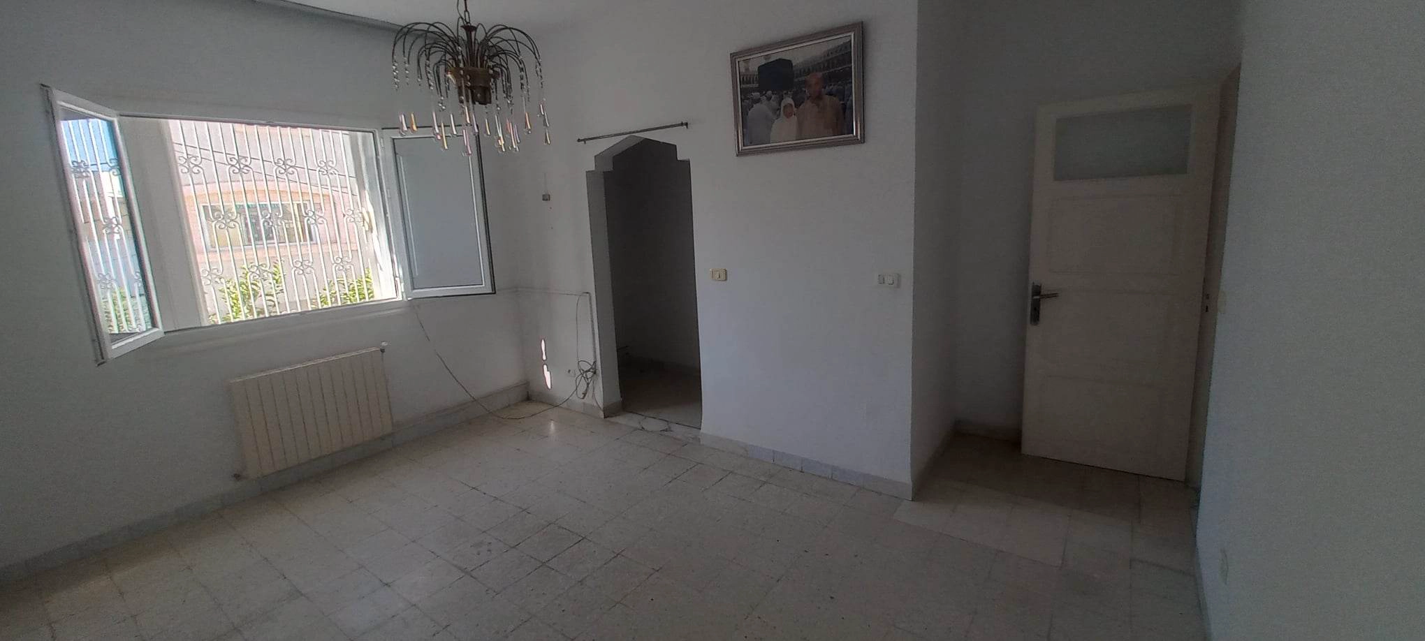 Bel étage de villa s3 à  louer Ariana