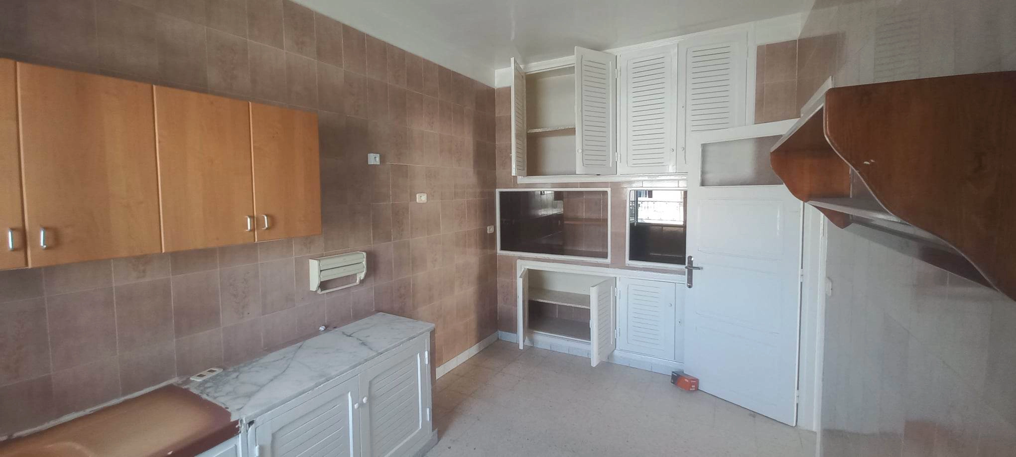 Bel étage de villa s3 à  louer Ariana