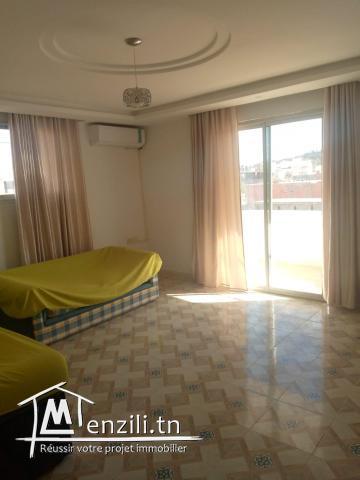 maison de 2 étages avec garage