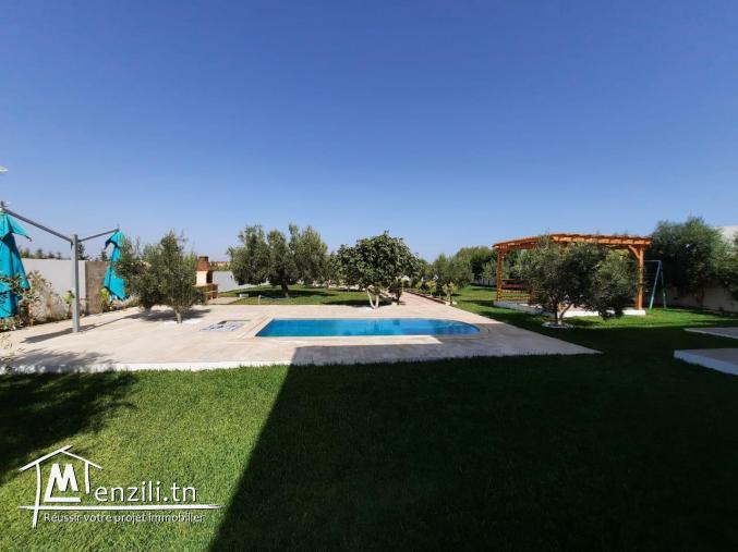 Villa avec piscine sur 1000m² de terrain