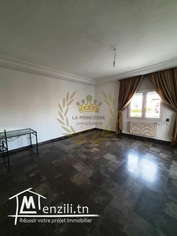 Location – Villa S+4 avec un jardin à la Soukra