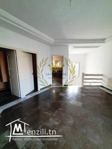 Location – Villa S+4 avec un jardin à la Soukra