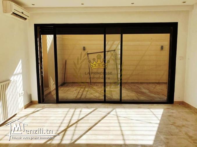 Location –Villa S+4 au Golf de Gammarth