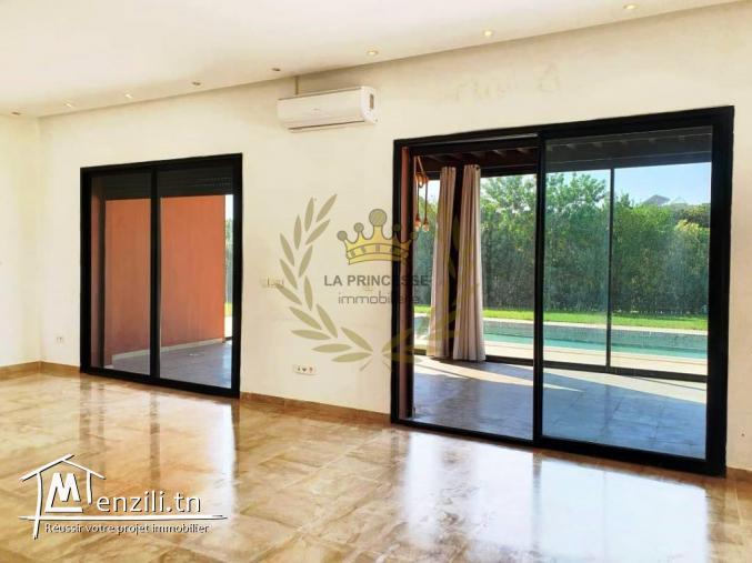 Location –Villa S+4 au Golf de Gammarth