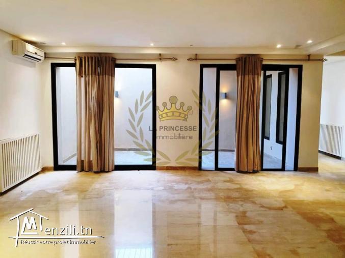 Location –Villa S+4 au Golf de Gammarth