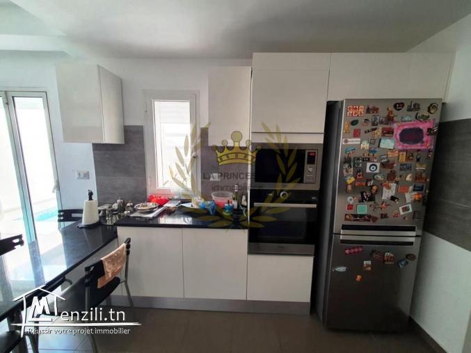 Vente - Duplex S+4 ave piscine à la Marsa