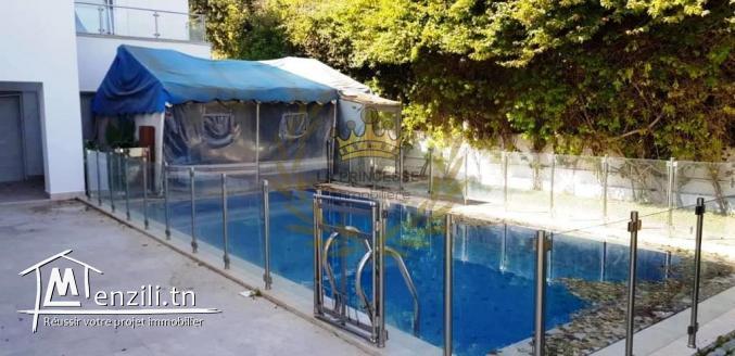 Location – Villa haut standing avec piscine au lac