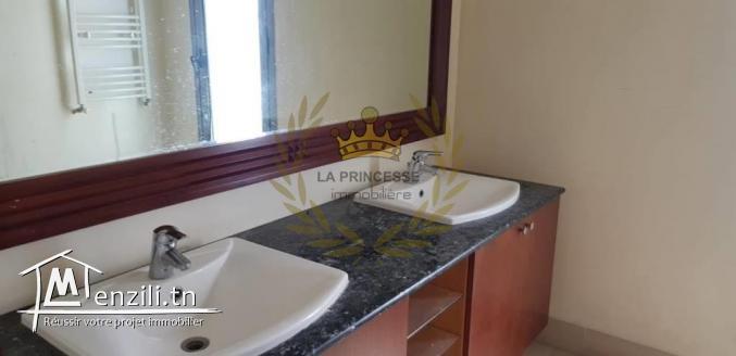 Location – Villa haut standing avec piscine au lac