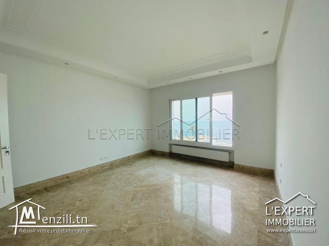 Villa vue sur mer à la marina de Gammarth