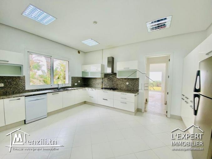 Villa vue sur mer à la marina de Gammarth