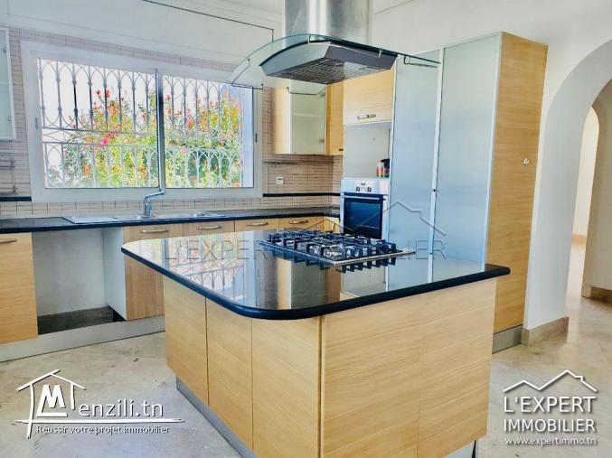 Villa S+5 avec piscine à la marsa