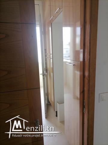 A louer un spacieux s+2 meublé dans une résidence à la marsa