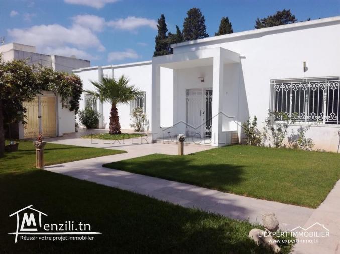 Villa plain pied avec piscine à Carthage