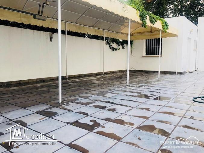 Villa plain pied avec piscine à Carthage