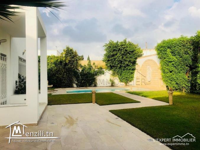 Villa plain pied avec piscine à Carthage