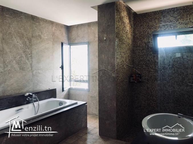 Villa haut standing avec piscine à Carthage