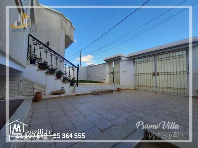 une villa S+4 avec un jardin spacieux