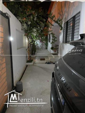 À vendre une maison S+5 situé à LA MARSA