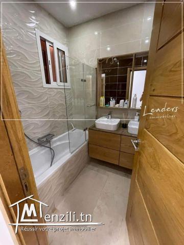 À vendre une maison S+5 situé à LA MARSA