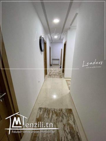 À vendre une maison S+5 situé à LA MARSA