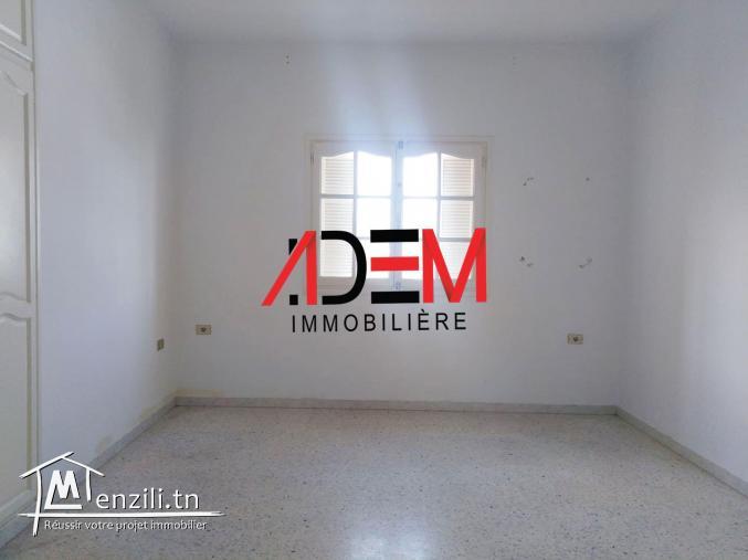 Spacieux étage de villa S4 de 250m² et avec abri voiture