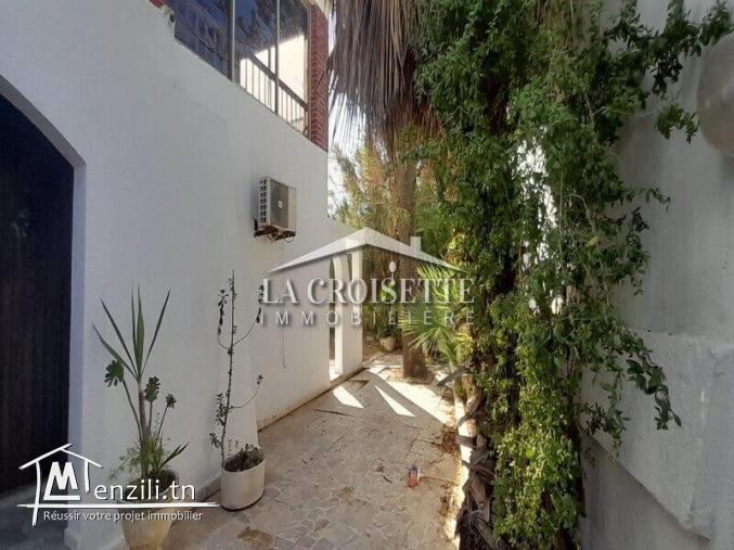 Villa S+5 avec piscine à La Soukra MVL1230