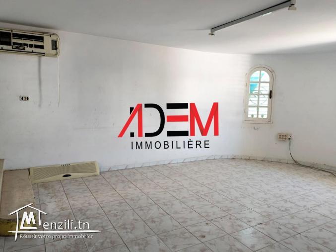 Local de 460m² couvert à Akouda