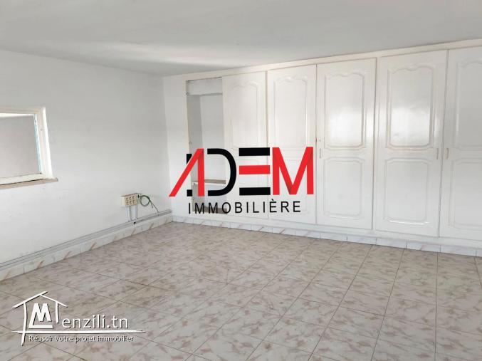 Local de 460m² couvert à Akouda