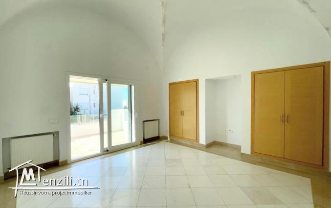 A louer une villa vue mer avec piscine à Gammarth