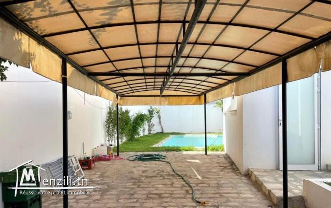 A louer une villa vue mer avec piscine à Gammarth