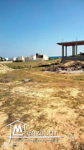 un terrain proche de la plage à El Haouaria