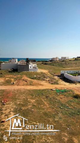 un terrain proche de la plage à El Haouaria