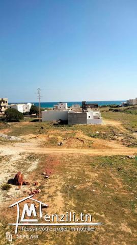 un terrain proche de la plage à El Haouaria