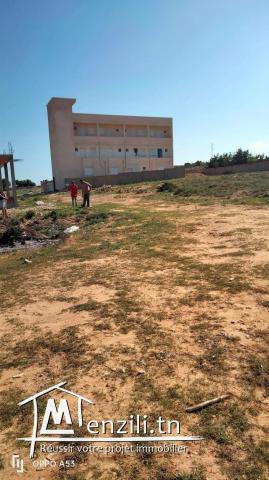 un terrain proche de la plage à El Haouaria