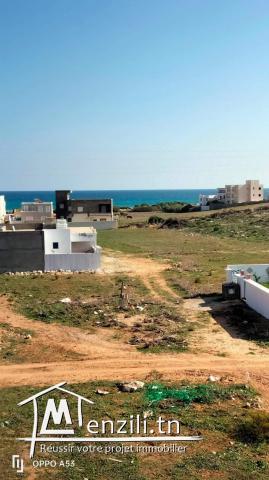un terrain proche de la plage à El Haouaria