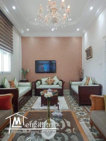 Une belle Maison A vendre avec 3 locaux commerciaux