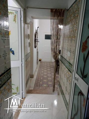 Une belle Maison A vendre avec 3 locaux commerciaux