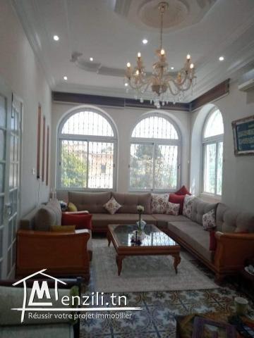 Une belle Maison A vendre avec 3 locaux commerciaux