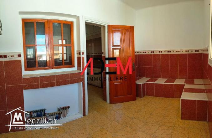 Etage de villa S3 bien situé à Hamem Sousse