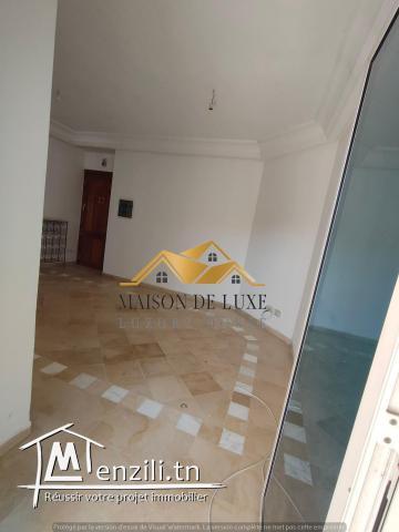 a vendre un S+2 à Ennasr 2