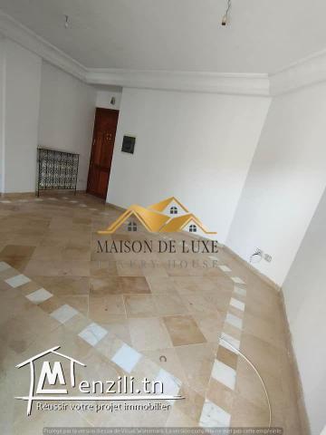 a vendre un S+2 à Ennasr 2